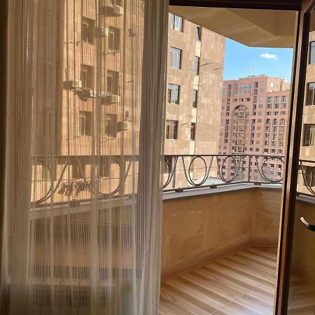 Superior Apt. With Balcony On Aram Street Apartman Jereván Kültér fotó
