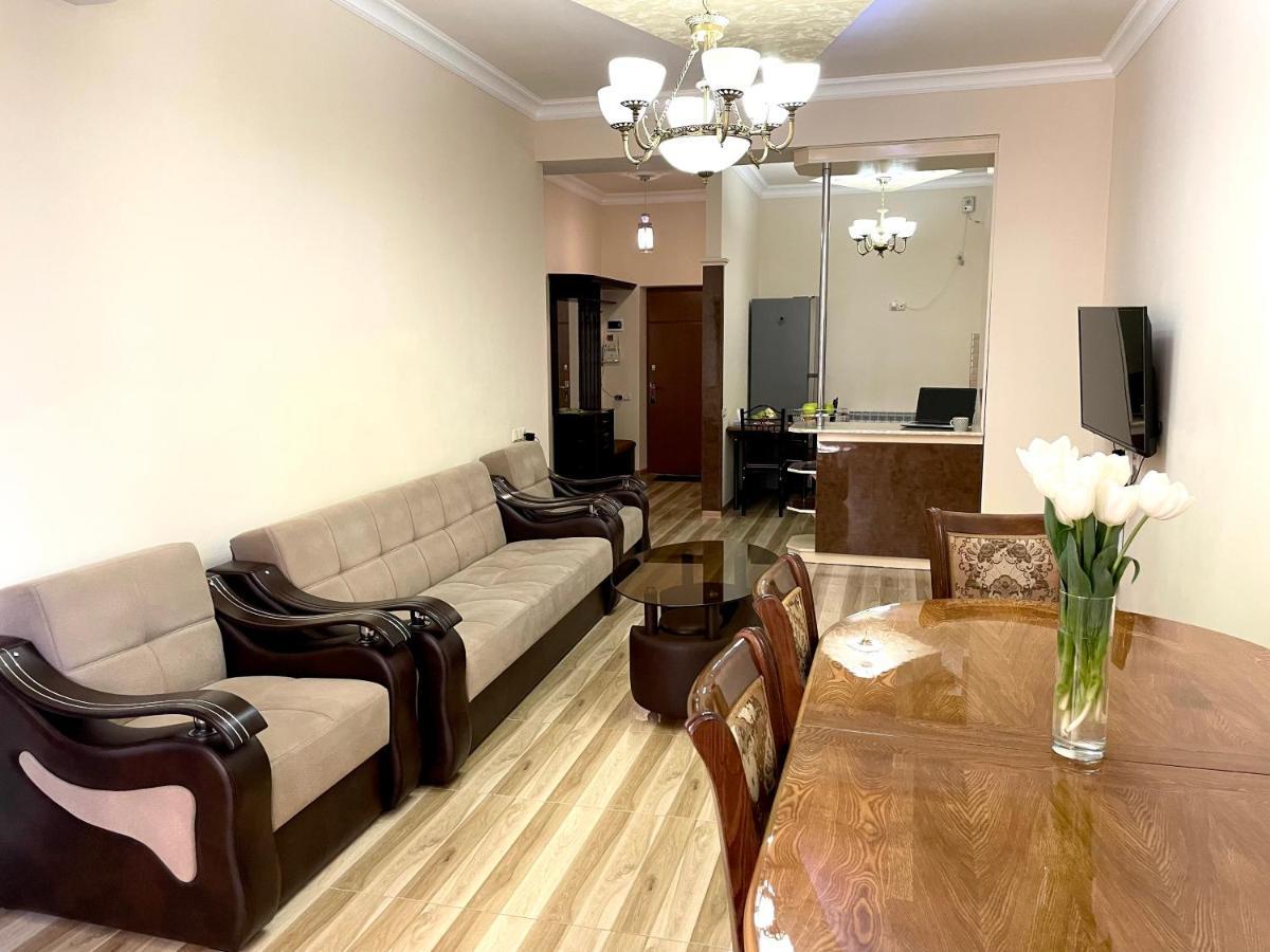 Superior Apt. With Balcony On Aram Street Apartman Jereván Kültér fotó