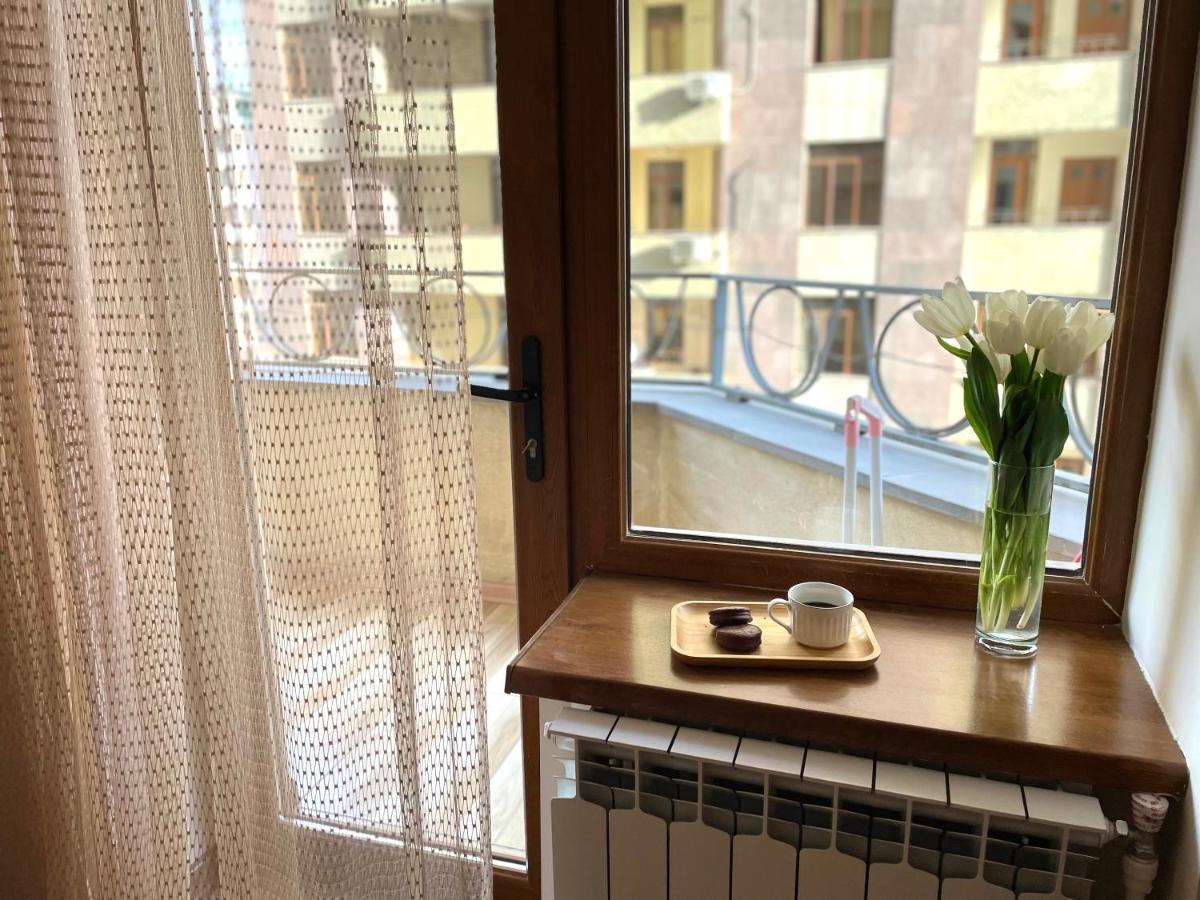 Superior Apt. With Balcony On Aram Street Apartman Jereván Kültér fotó